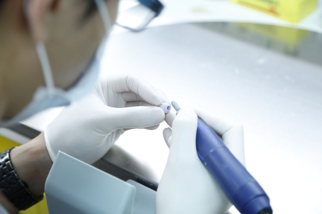 人工植牙篇：假牙與人工植牙的差別、人工植牙的優缺點
