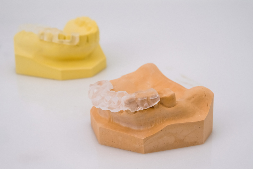 牙醫知識補給站：牙齒矯正之前要認知的「牙套種類＆年齡受限」