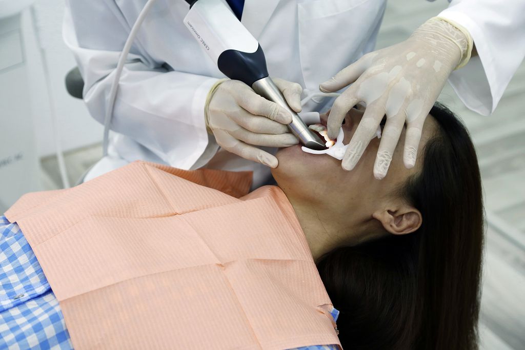 為什麼缺牙時牙醫常常推薦植牙？介紹人工植牙的優點&缺點