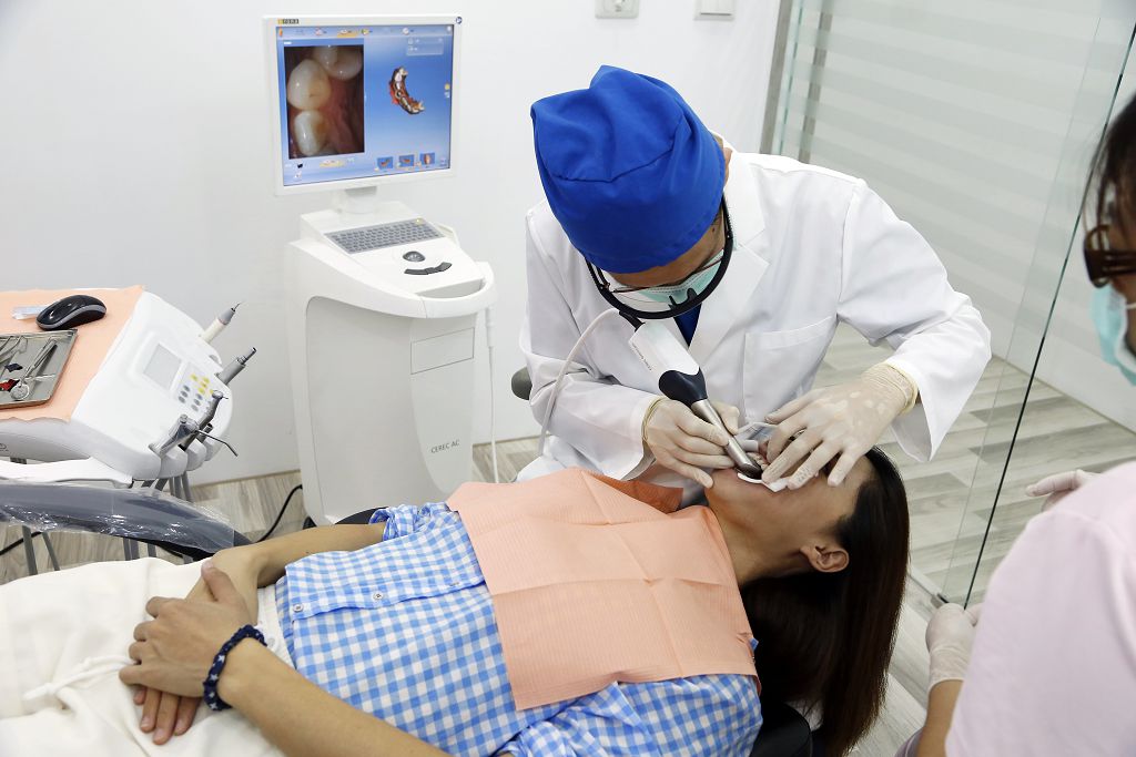 〔缺牙治療〕相較人工植牙、all-on-4植牙手術，舒眠植牙可能發生的風險是什麼？