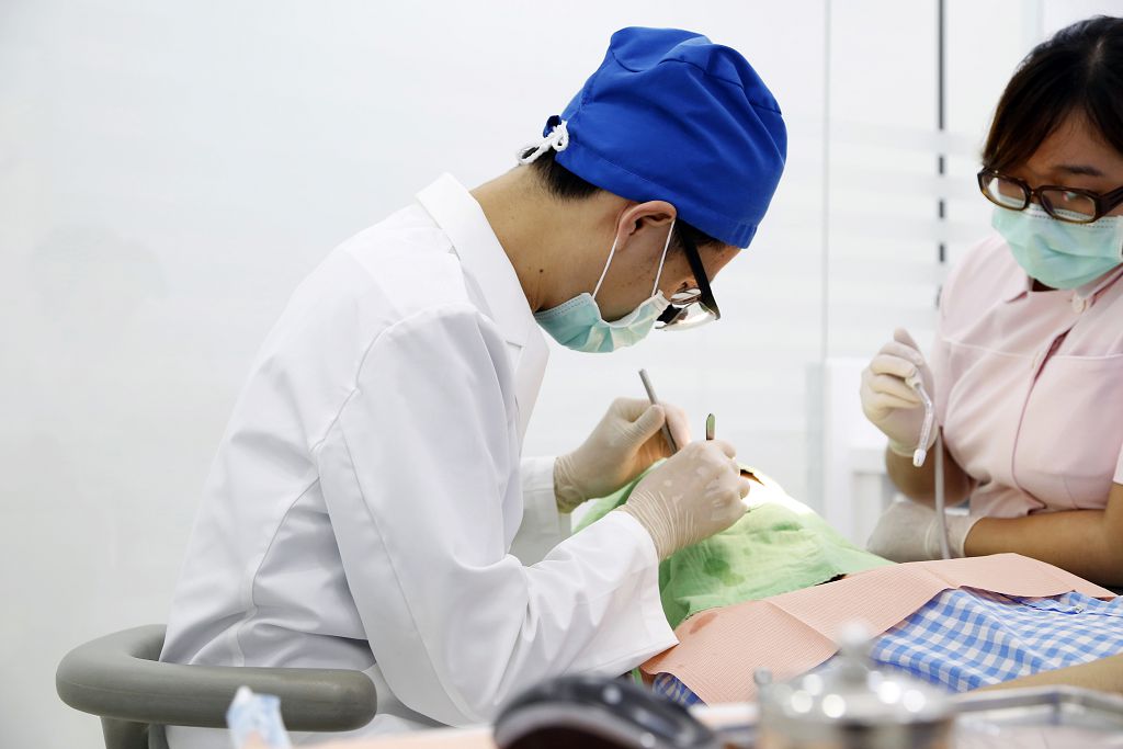 這一些人工植牙的風險你必須預先知道，讓人工植牙手術更順利！