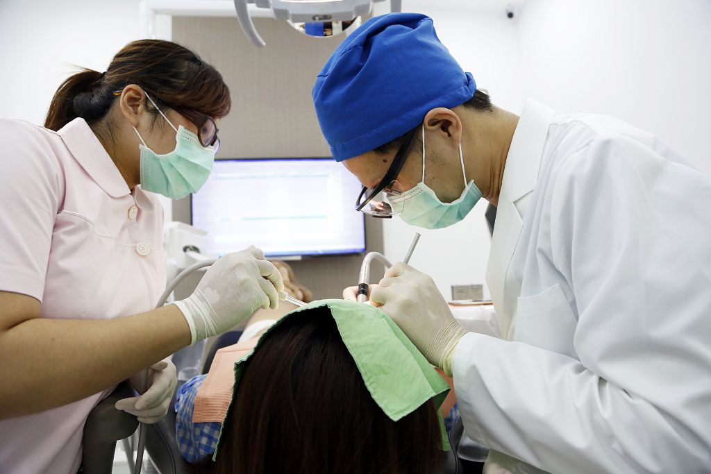 新手必看的植牙保險理賠篇：哪些保險能夠申請植牙手術的理賠呢？